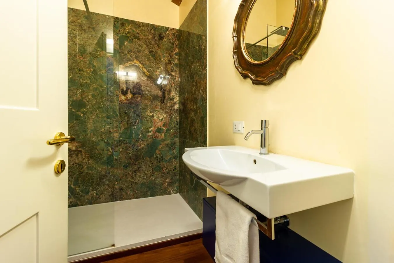 Apartment Casa Pegaso In Canton De Fiori Bologna